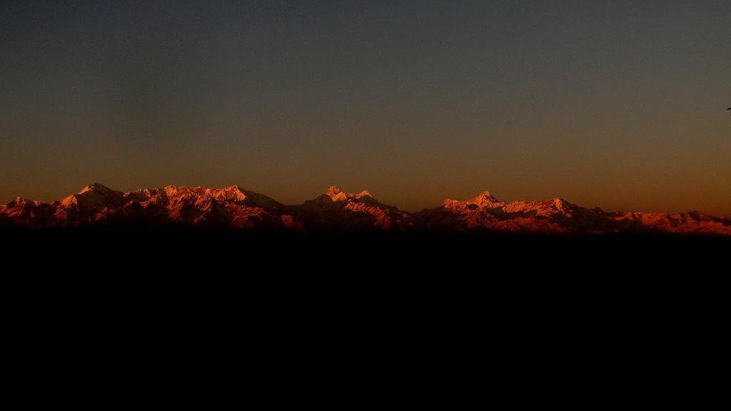 Hotel Sunita Almora Buitenkant foto